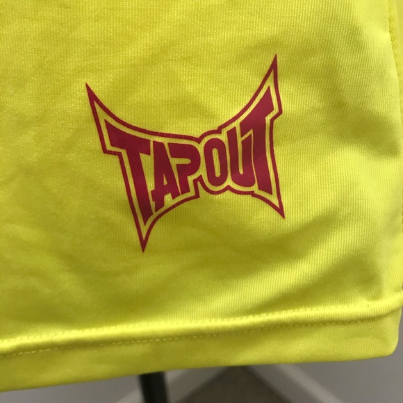 TAPOUT workout tank - Picture 2 of 7